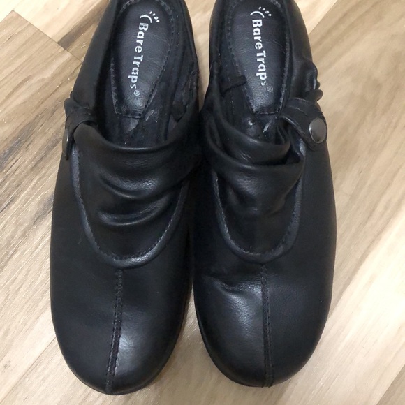 BEAR TRAPS CLOG BLACK LEATHER SHOES 1 1/2” heel In new condition - Picture 2 of 5